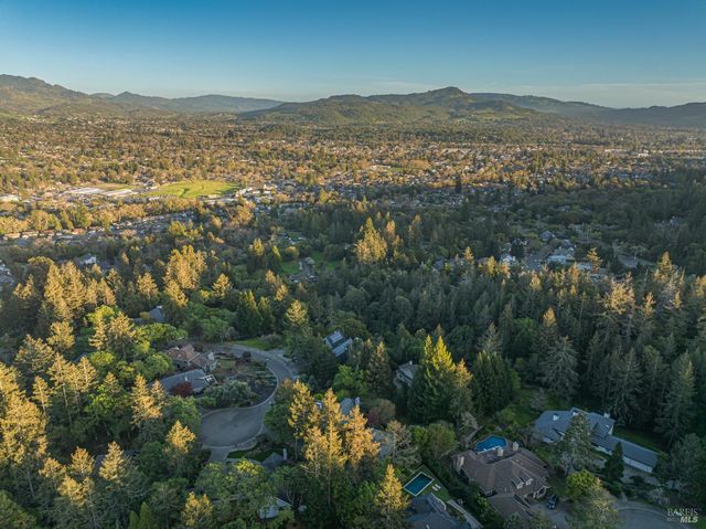 5779 Trailwood Dr, Santa Rosa, CA 95404