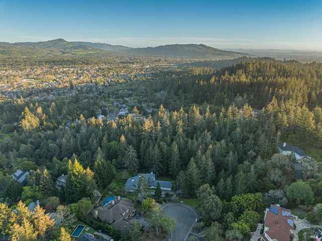 5779 Trailwood Dr, Santa Rosa, CA 95404