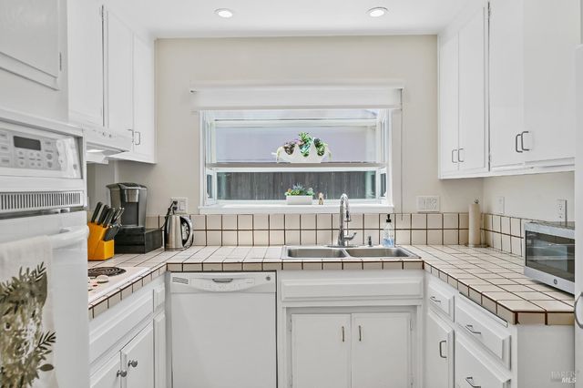 38 San Ramon Way, Novato, CA 94945