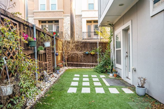 779 Spanish Oaks Place, Dallas, TX 75204