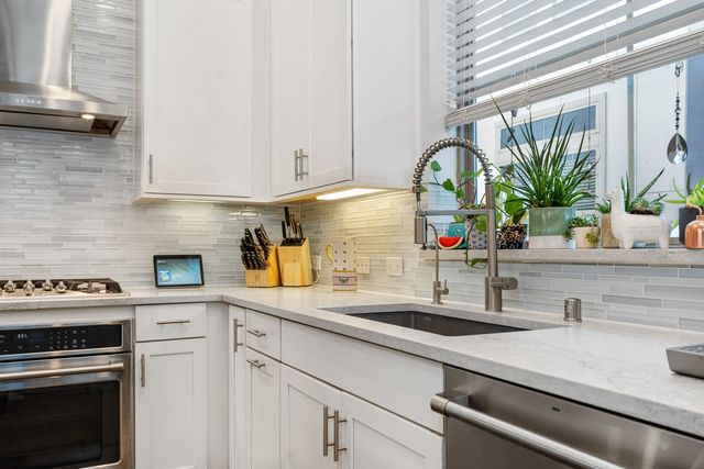 779 Spanish Oaks Place, Dallas, TX 75204