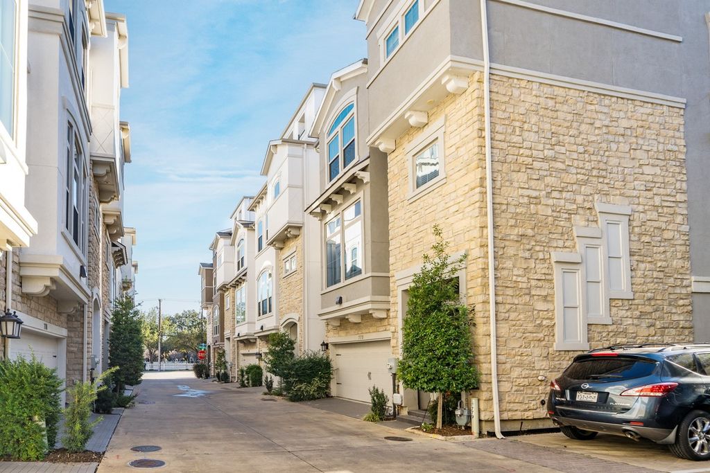 779 Spanish Oaks Place, Dallas, TX 75204