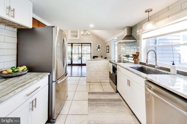 8014 FOREST GLEN DR, Pasadena, MD 21122
