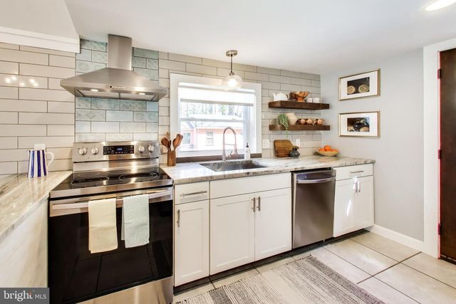 8014 FOREST GLEN DR, Pasadena, MD 21122