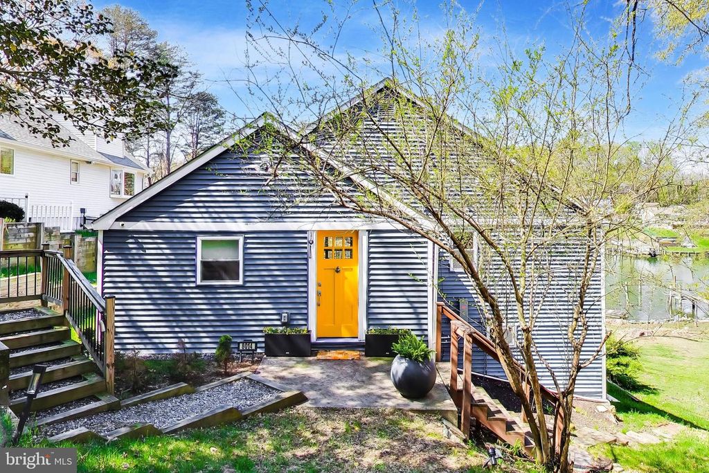8014 FOREST GLEN DR, Pasadena, MD 21122