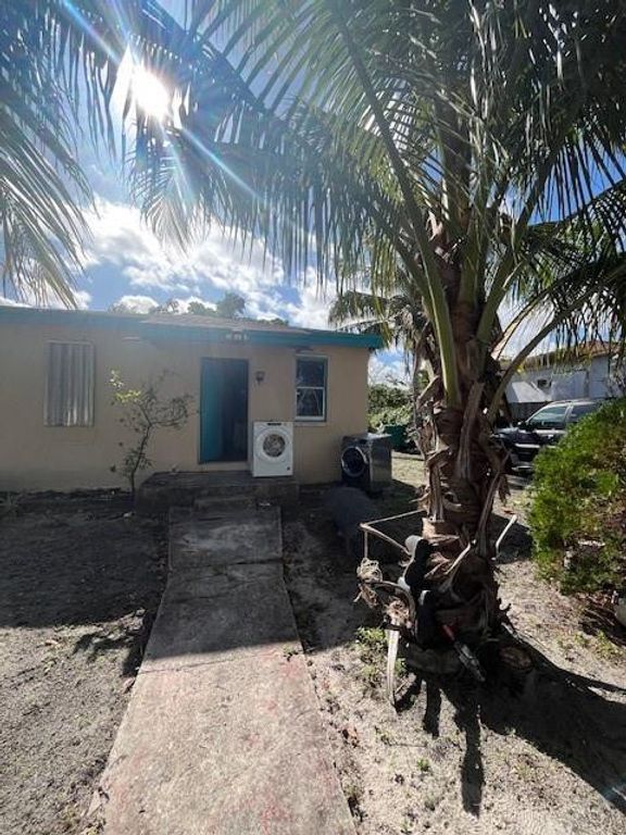 2956 NW 49th Street, Miami, FL 33142