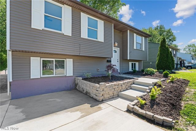 78 Summerberry Lane, Niles, OH 44446