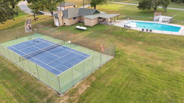 000 East Mockingbird Drive, Golden, MO 65658