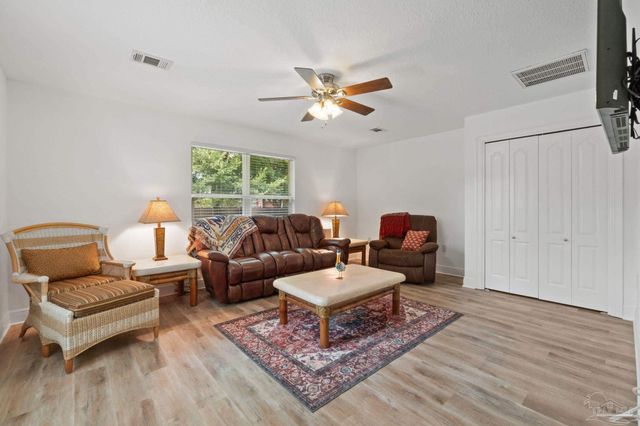 6668 Britt St, Navarre, FL 32566