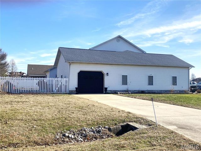 2204 Stonebrook, Dexter, MO 63841