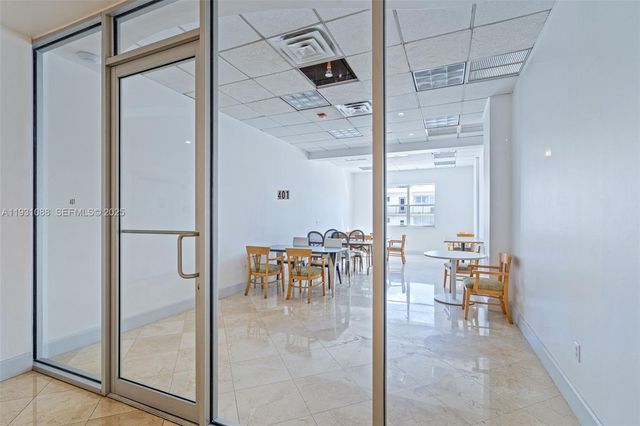 401 69th St 1001, Miami Beach, FL 33141