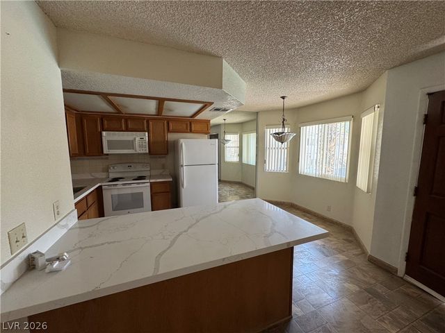 913 Sulphur Springs Lane 202, Las Vegas, NV 89128