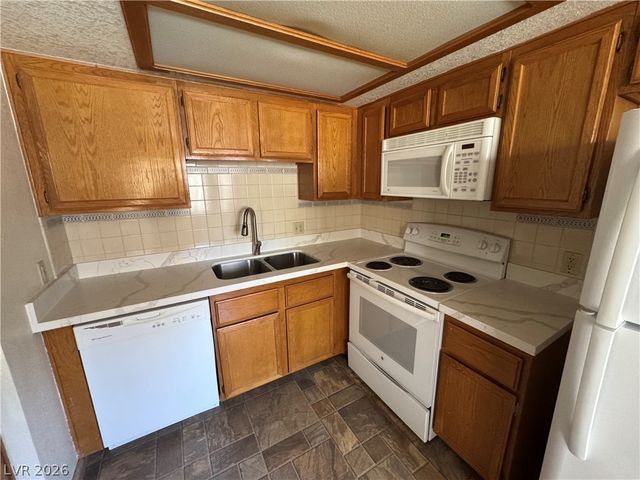 913 Sulphur Springs Lane 202, Las Vegas, NV 89128