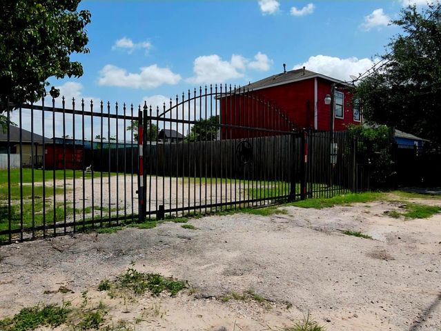 1417 Weiss Street, Houston, TX 77009