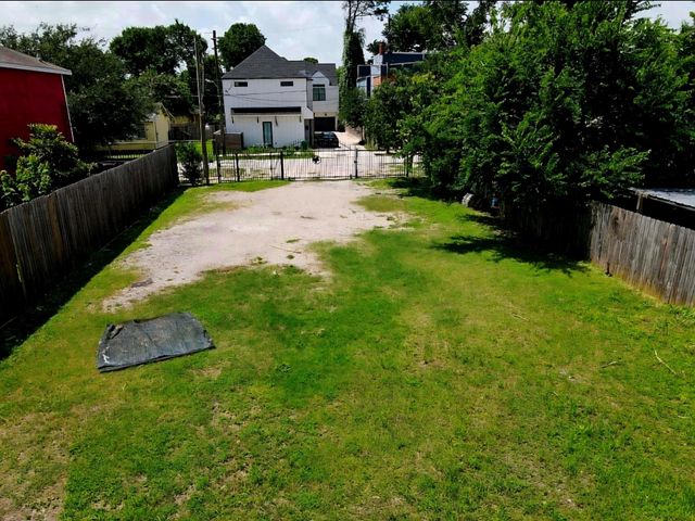 1417 Weiss Street, Houston, TX 77009