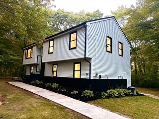 64 Kalman Pl, Taunton, MA 02780