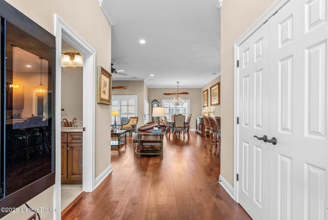 108 Pembridge Ct, Louisville, KY 40245