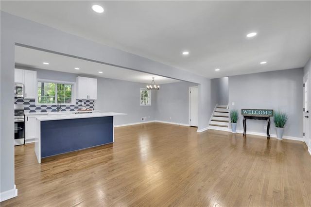 210 Suburban Drive NE, Kennesaw, GA 30144