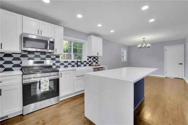 210 Suburban Drive NE, Kennesaw, GA 30144