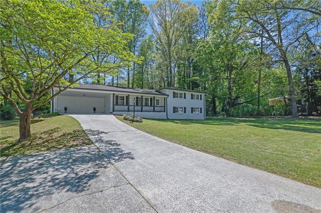 210 Suburban Drive NE, Kennesaw, GA 30144