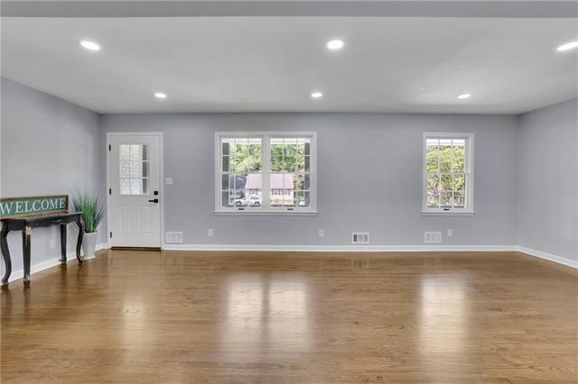 210 Suburban Drive NE, Kennesaw, GA 30144