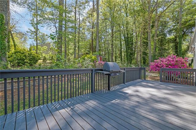 210 Suburban Drive NE, Kennesaw, GA 30144