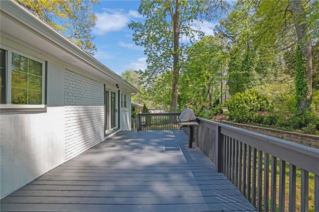 210 Suburban Drive NE, Kennesaw, GA 30144