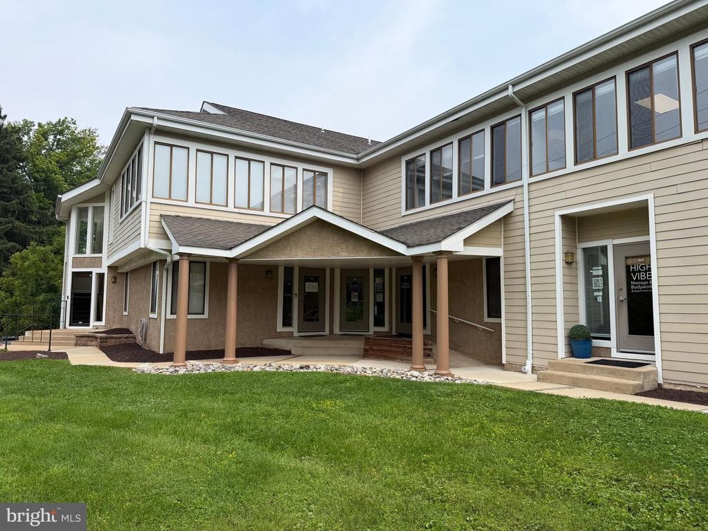 1 N BACTON HILL RD #105, MALVERN, PA 19355 — photo 2