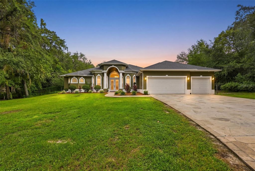 Image 2 of property listing at 16547 CROSSANDRA LANE, Spring Hill, FL 34610