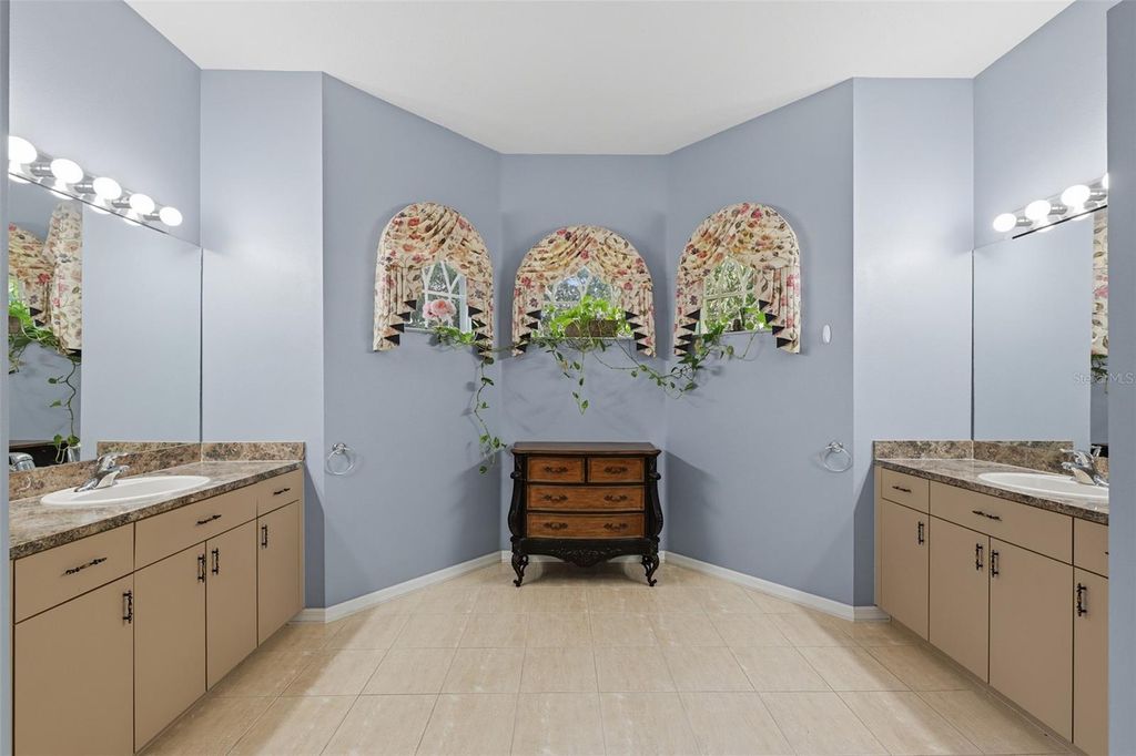 Image 33 of property listing at 16547 CROSSANDRA LANE, Spring Hill, FL 34610