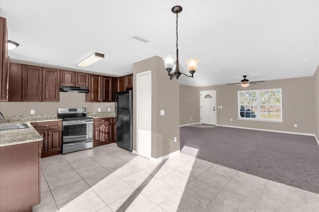 162 MALAUKA RUN, Ocklawaha, FL 32179