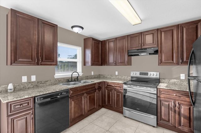 162 MALAUKA RUN, Ocklawaha, FL 32179