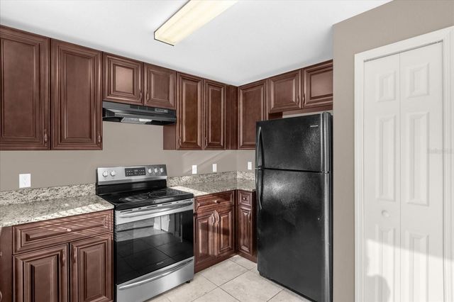 162 MALAUKA RUN, Ocklawaha, FL 32179