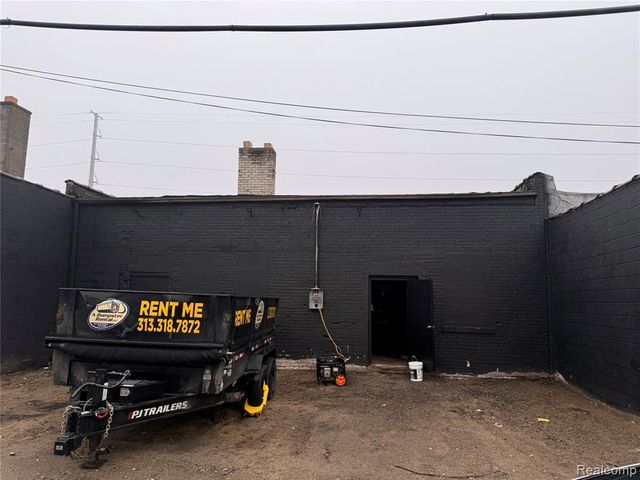 8621 W 8 Mile Road, Detroit, MI 48221