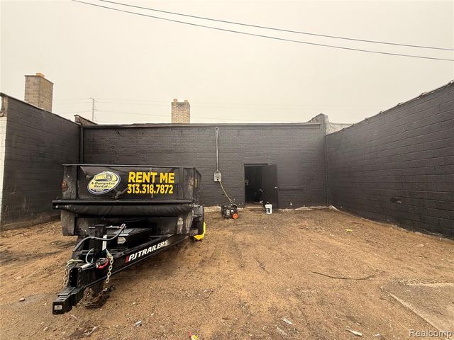 8621 W 8 Mile Road, Detroit, MI 48221