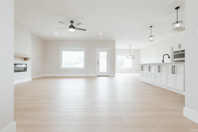 6088 Ashford Drive, Newburgh, IN 47630