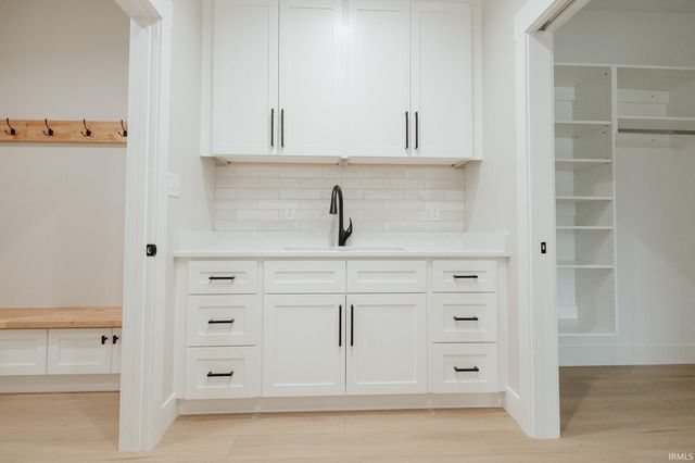 6088 Ashford Drive, Newburgh, IN 47630