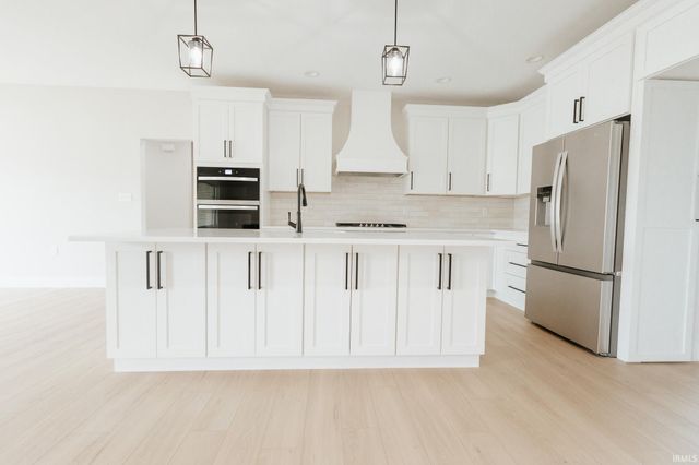 6088 Ashford Drive, Newburgh, IN 47630