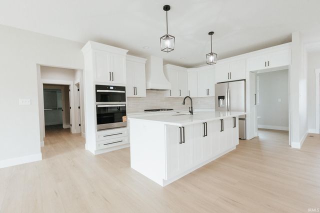6088 Ashford Drive, Newburgh, IN 47630