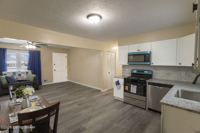 11214 Deering Rd, Louisville, KY 40272