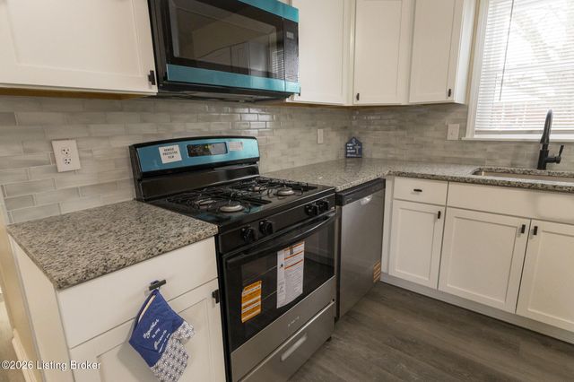 11214 Deering Rd, Louisville, KY 40272