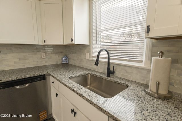 11214 Deering Rd, Louisville, KY 40272