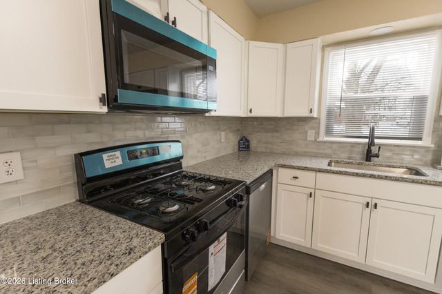 11214 Deering Rd, Louisville, KY 40272