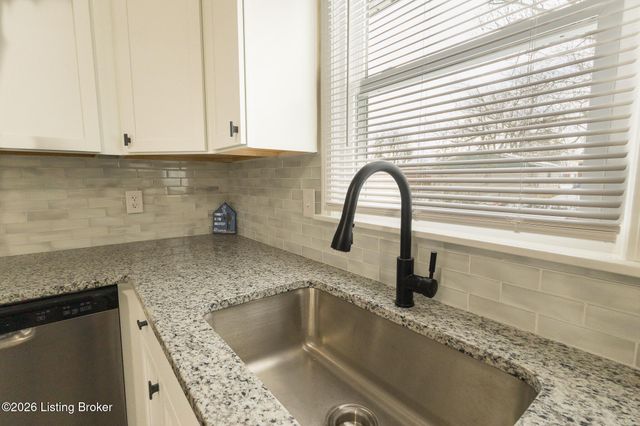 11214 Deering Rd, Louisville, KY 40272