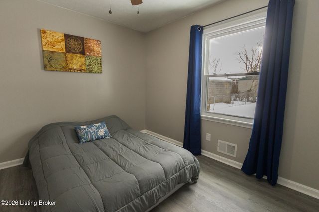 11214 Deering Rd, Louisville, KY 40272