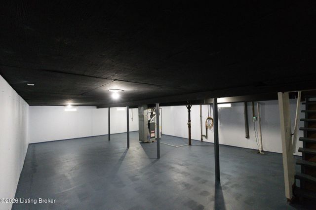 11214 Deering Rd, Louisville, KY 40272