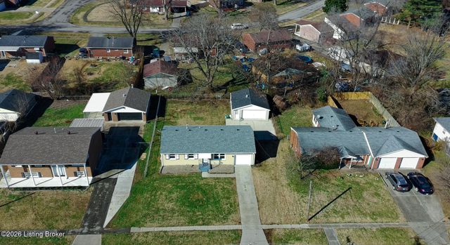 11214 Deering Rd, Louisville, KY 40272