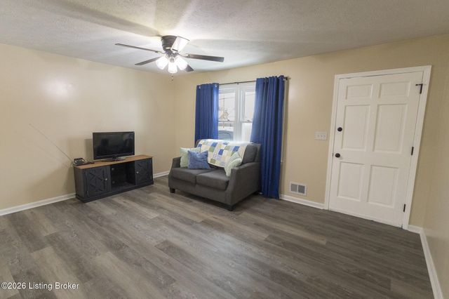 11214 Deering Rd, Louisville, KY 40272