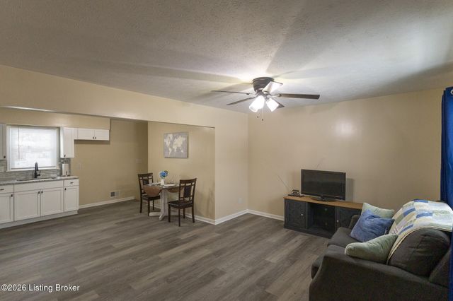 11214 Deering Rd, Louisville, KY 40272