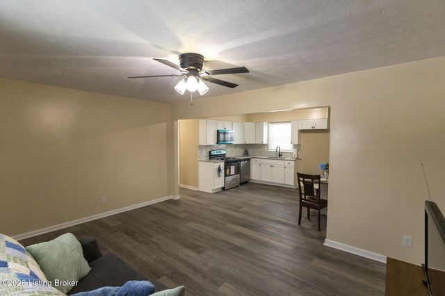 11214 Deering Rd, Louisville, KY 40272